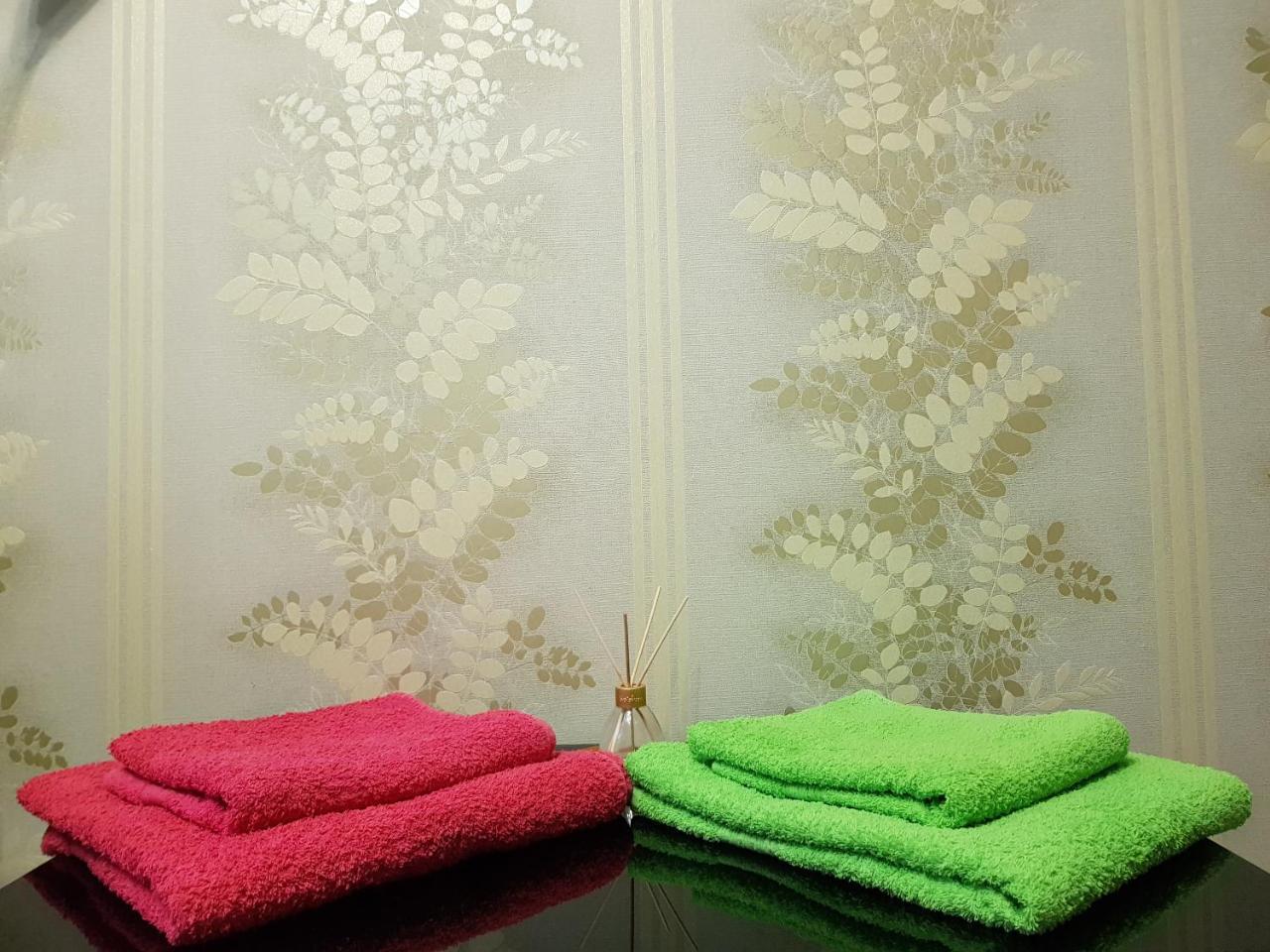 Apartment On Metro Mihalova Minsk Esterno foto
