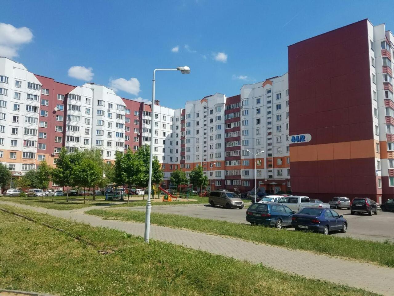 Apartment On Metro Mihalova Minsk Esterno foto