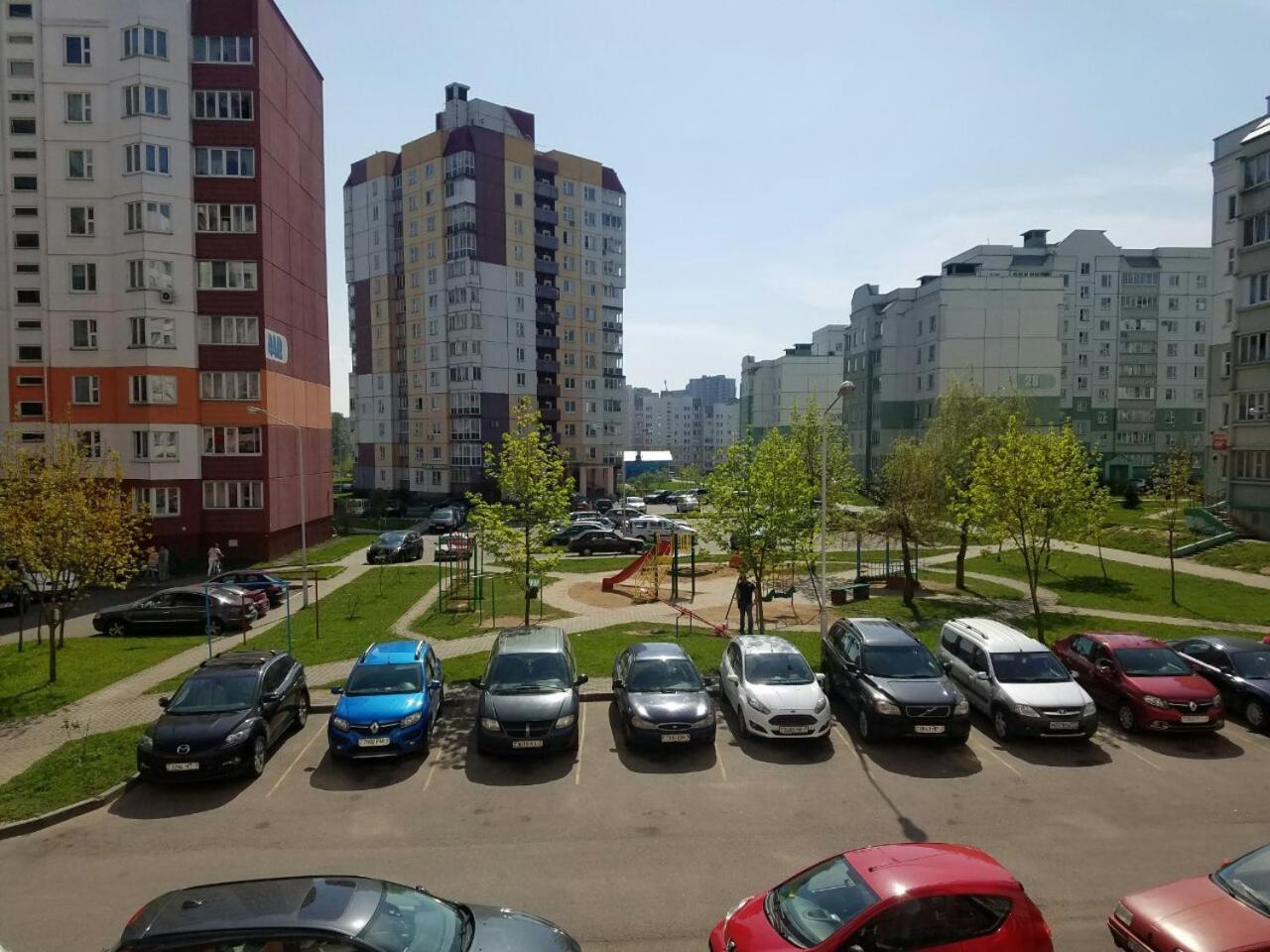 Apartment On Metro Mihalova Minsk Esterno foto