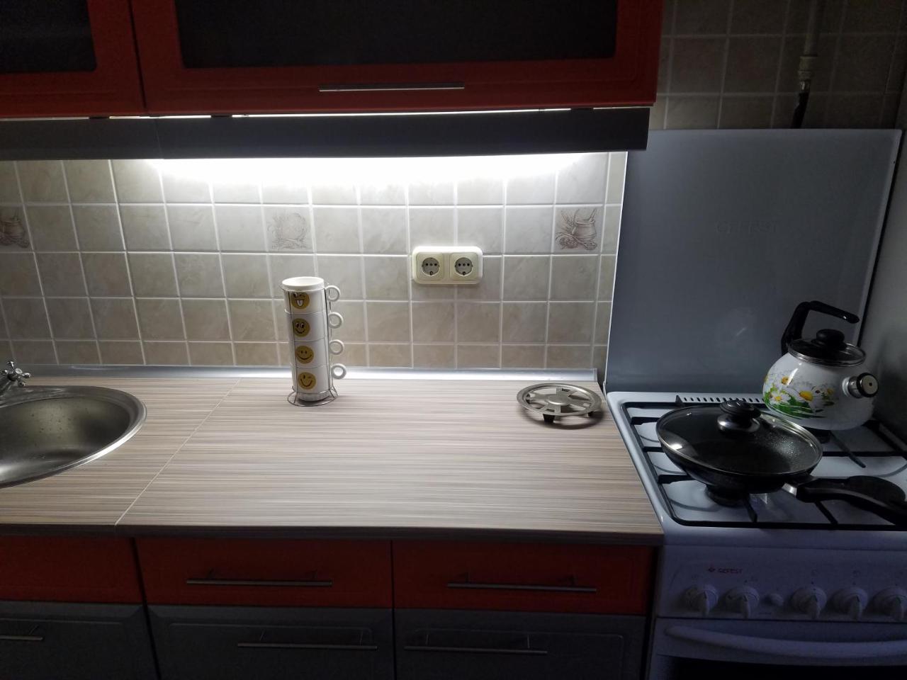 Apartment On Metro Mihalova Minsk Esterno foto
