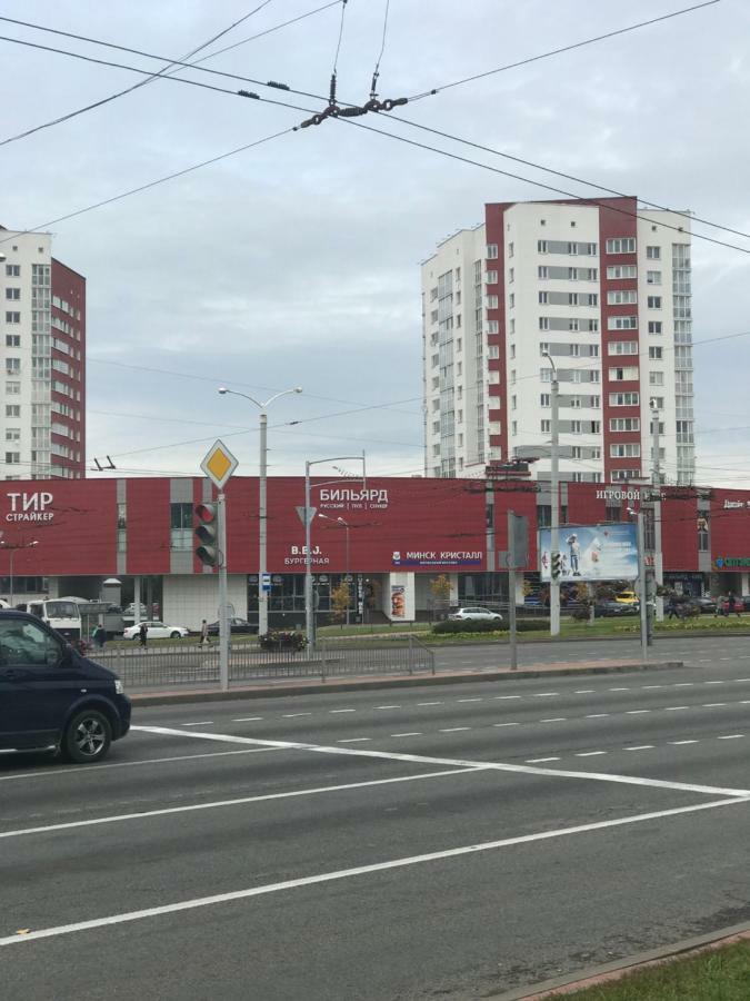 Apartment On Metro Mihalova Minsk Esterno foto