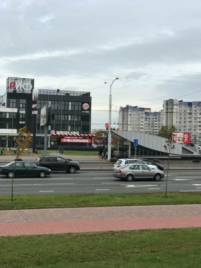 Apartment On Metro Mihalova Minsk Esterno foto